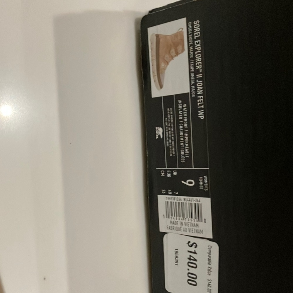 New in Box Sorel Explorer II Joan Felt WP